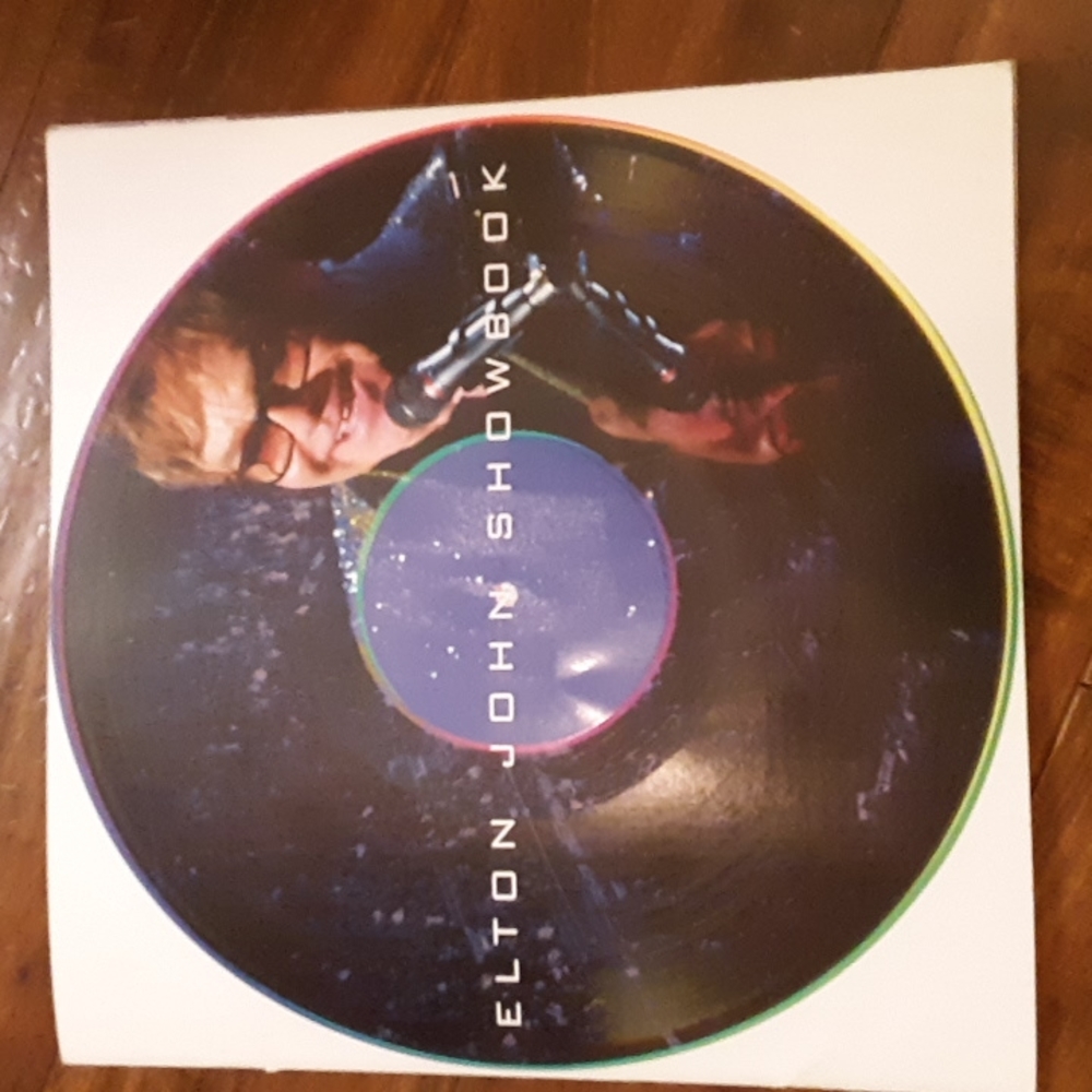 ELTON JOHN SHOWBOOK - Picture 1 of 4